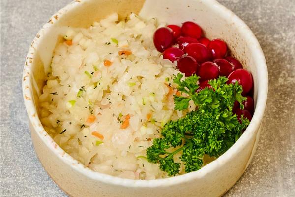 Квашеная капуста с клюквой в собственном соку